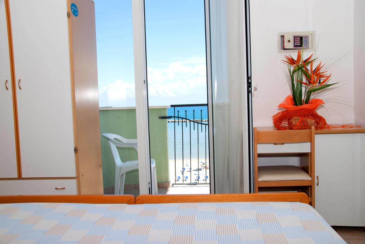 Hotel Silvana بيلاريا-إيجيا مارينا المظهر الخارجي الصورة