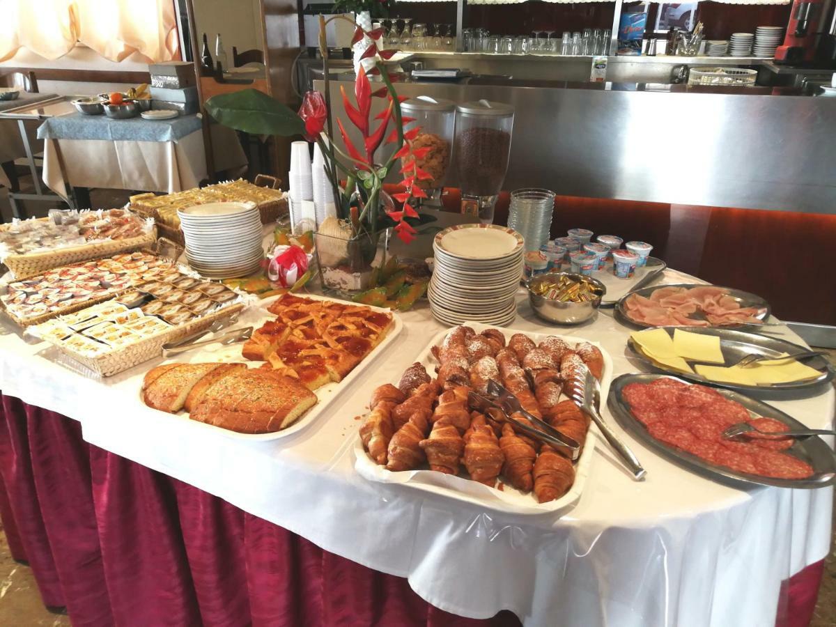 Hotel Silvana بيلاريا-إيجيا مارينا المظهر الخارجي الصورة
